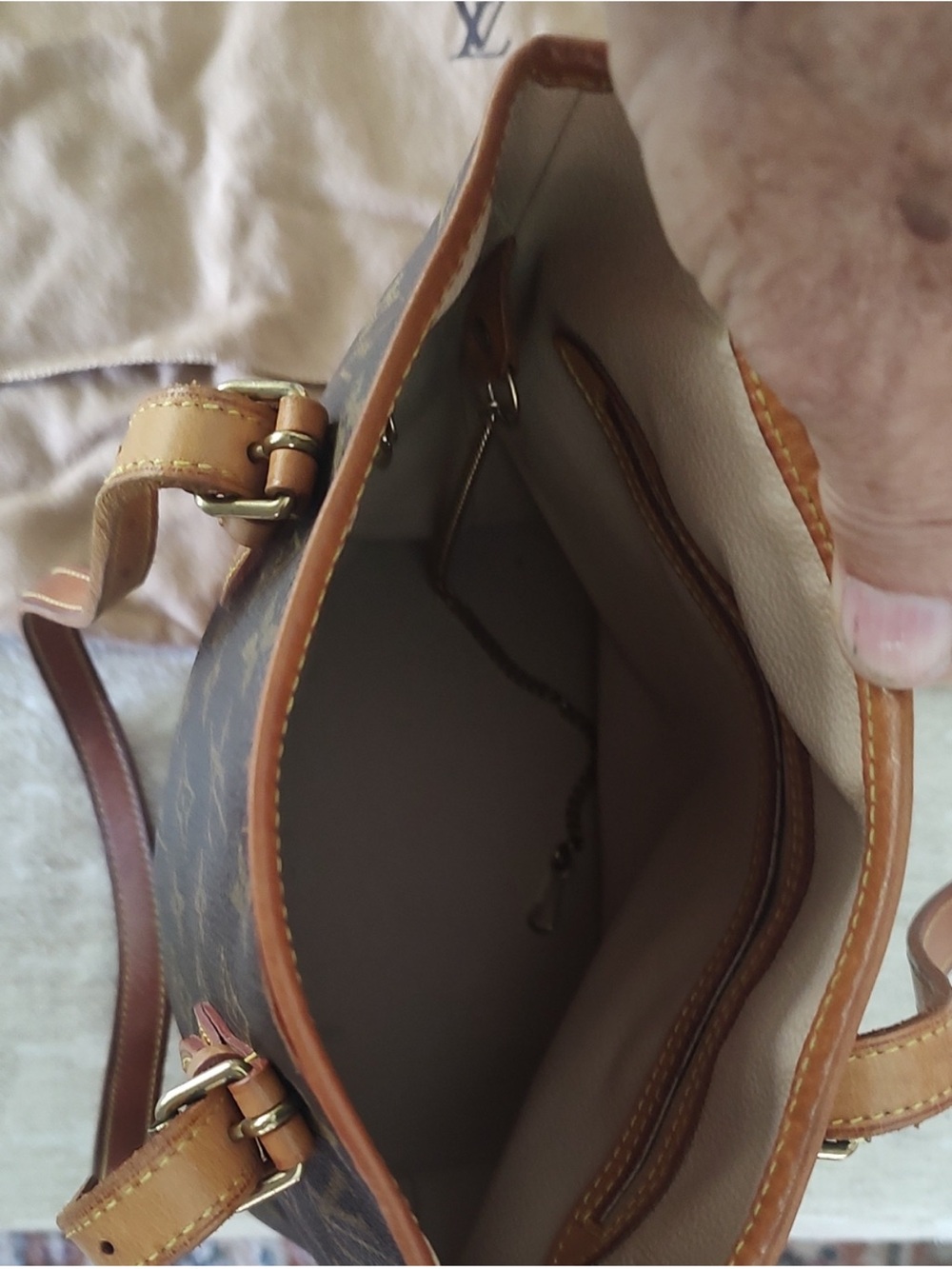 Classic Louis Vuitton Monogram Petit Bucket Bag - Picture 3 of 11